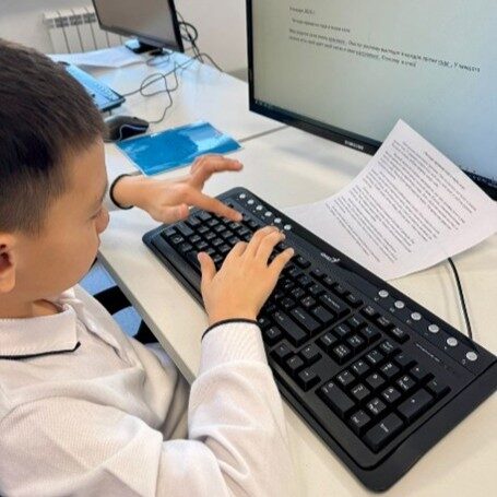 Үздік мәтін теруші